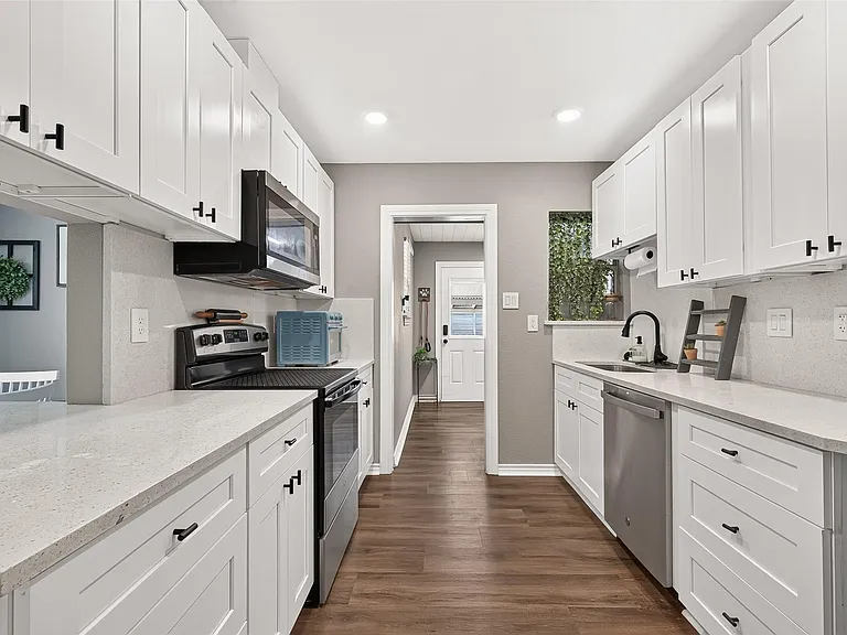 1005 Avenue D — Photo 23