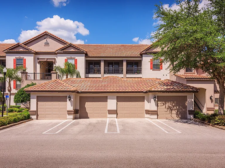 Detached/attached garages