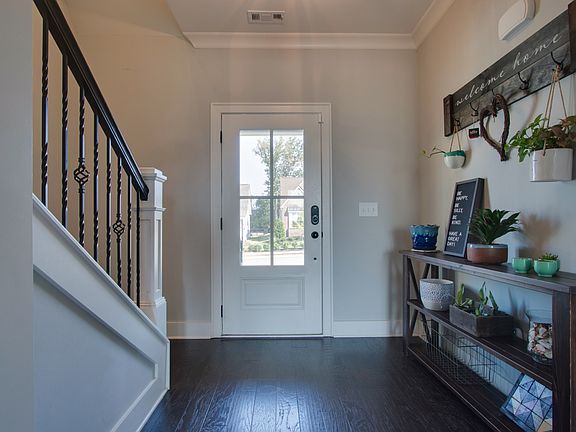 4th image of 634 Sire Ave