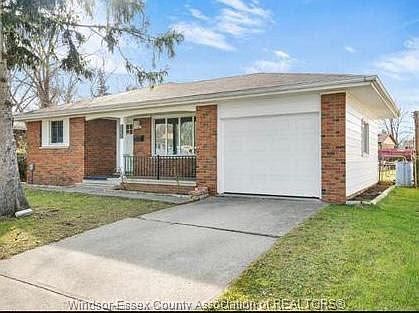 2nd image of 2993 Forest Glade Dr