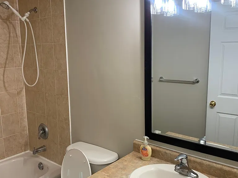 39 Oneida Cres S #901 — Photo 6