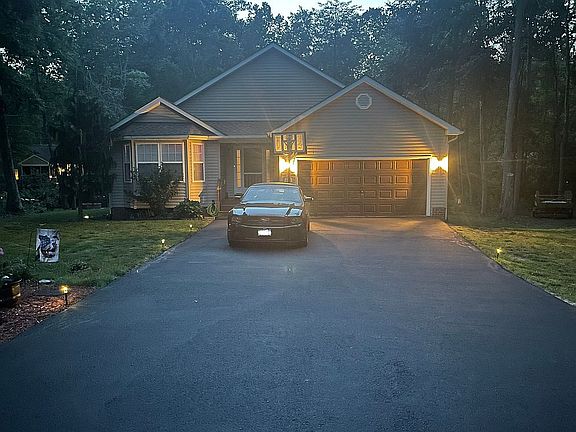 3rd image of 102 Dogwood Ct