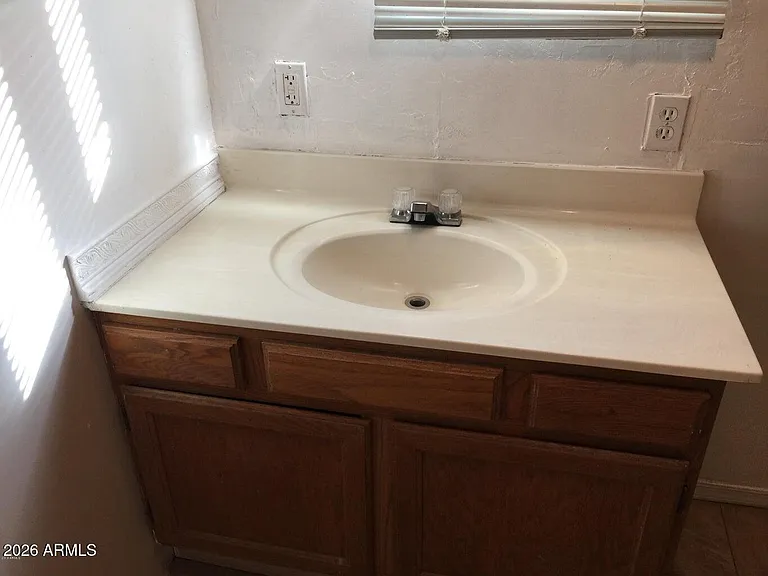 1711 S 28th Dr — Photo 13