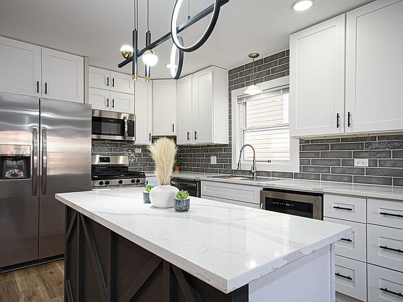 4th image of 1005 W 103rd St