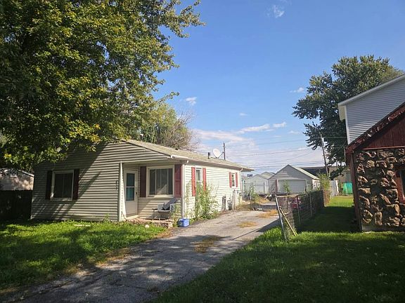 2nd image of 823 10th St W