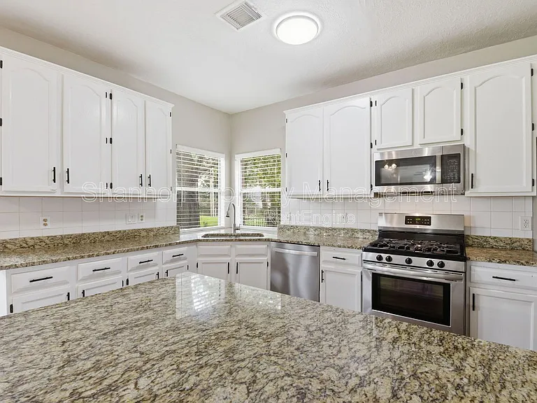 3327 Shady Glen Ln — Photo 10