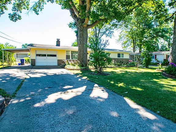 3rd image of 21 Oakwood Dr