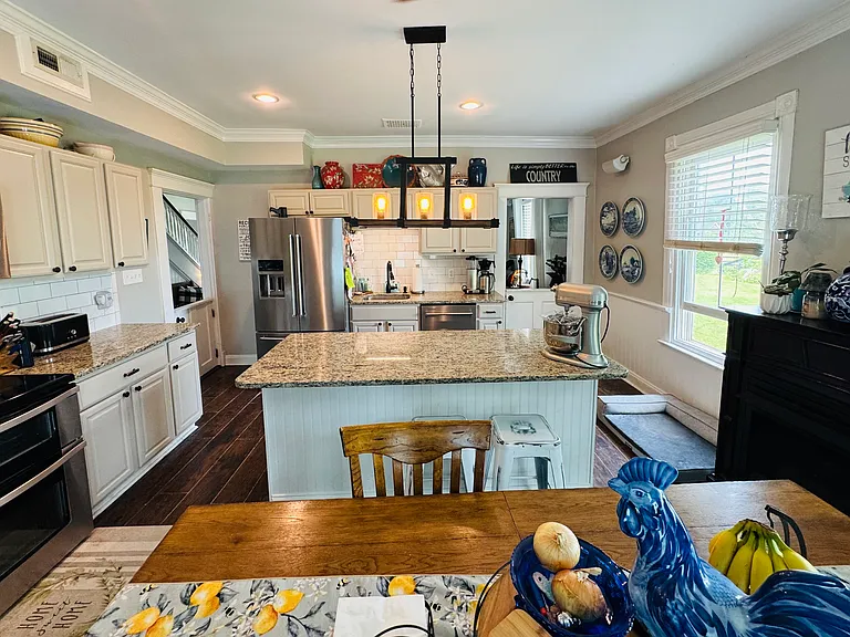 9219 Springs Rd — Photo 20