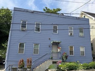 16 Hazel St, Stamford, CT 06902