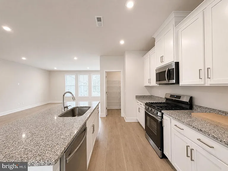131 Sapphire St — Photo 16