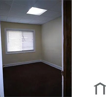 2428 Benderwirt Ave #3W — Photo 4