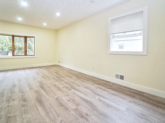 3rd image of 254 Norway Ave
