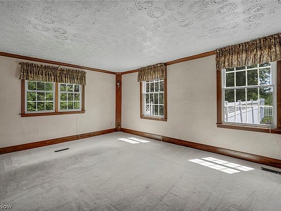 4th image of 2948 Newton Falls Rd