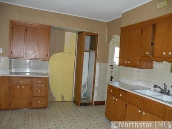 5th image of 3419 Oliver Ave N