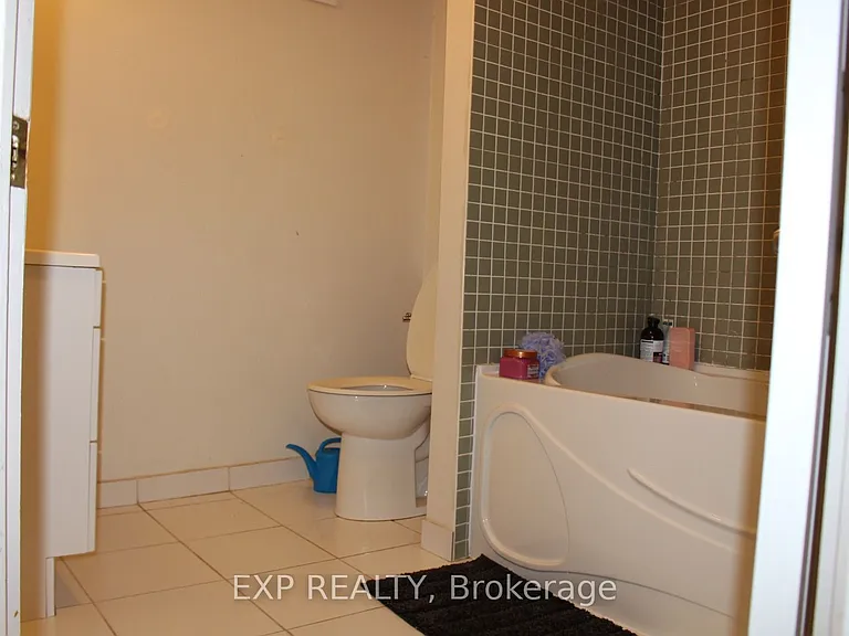 134 Sandown Ave #BASEMENT — Photo 7