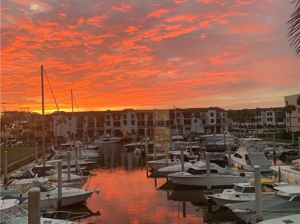 801 River Point Dr APT 102A, Naples, FL 34102