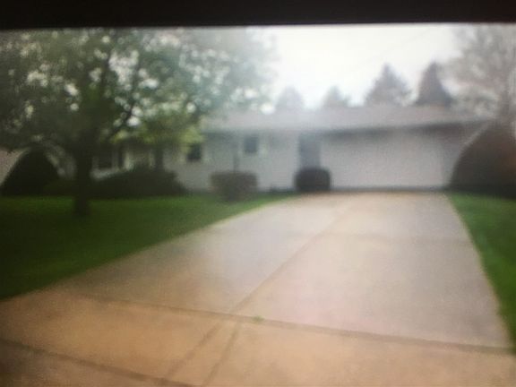 4th image of 305 Fayville St