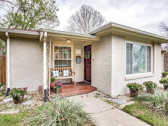 3rd image of 2071 W Lotus Ave