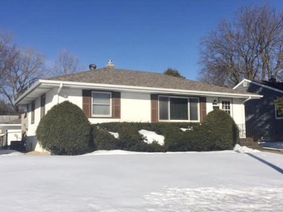 1st image of 120 21st Ave S