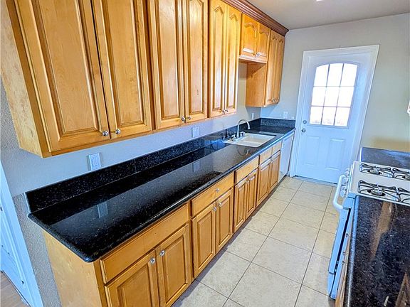 4th image of 1764 Freeman Ave #6