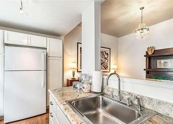 2nd image of 919 Jackson Ave #A