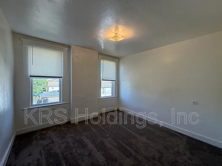 325 W 31st St #6 — Photo 4