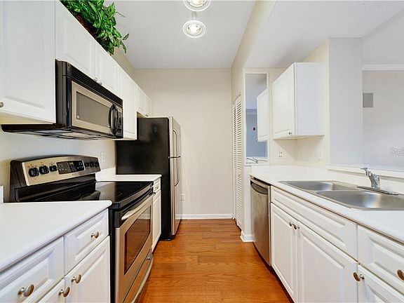 5th image of 2001 Tizewell Cir APT 1516