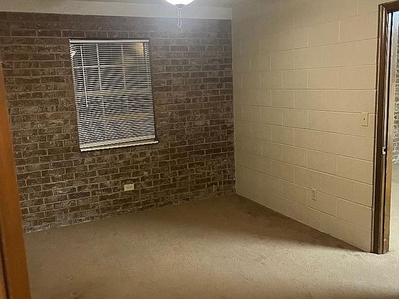 5th image of 1523 W University Ave