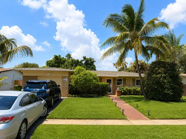 8291 NW 17th Ct, Pembroke Pines, FL 33024