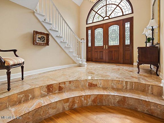 3rd image of 8037 PEBBLE CREEK Lane