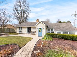 725 Dundee Ave, Barrington, IL