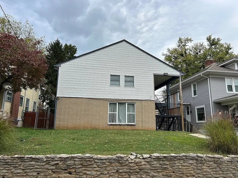 Building Photo - 2207 Alta Ave #1
