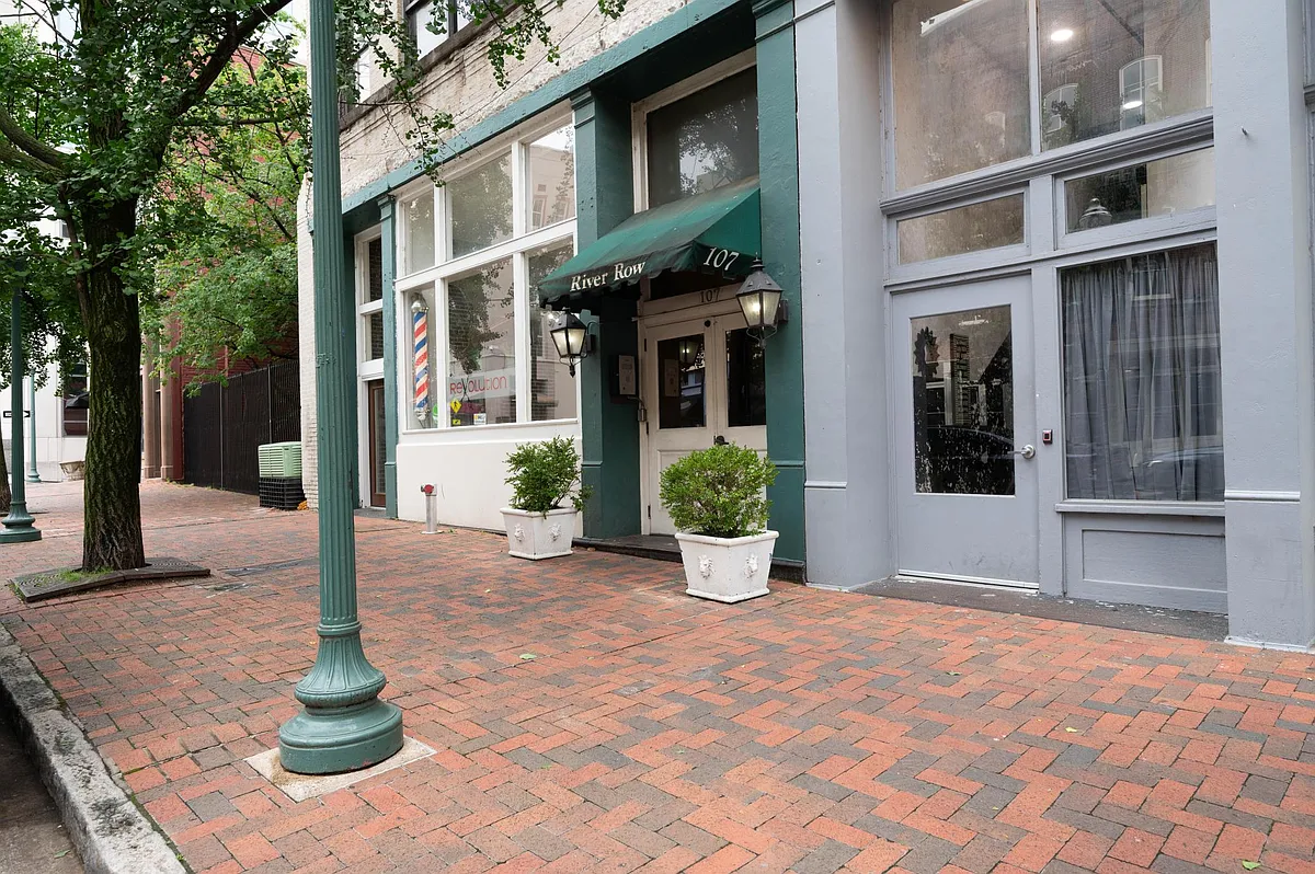 Building Photo - 107 S Front St #41