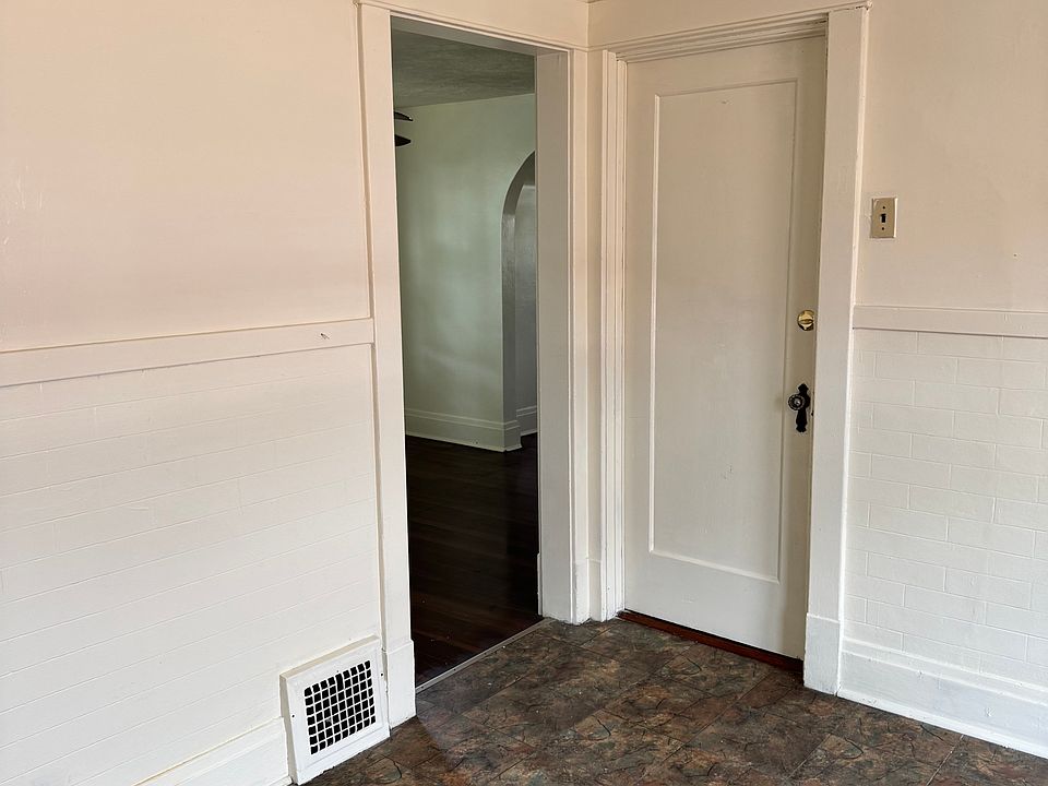 1st image of 131 Arden Ave APT 2