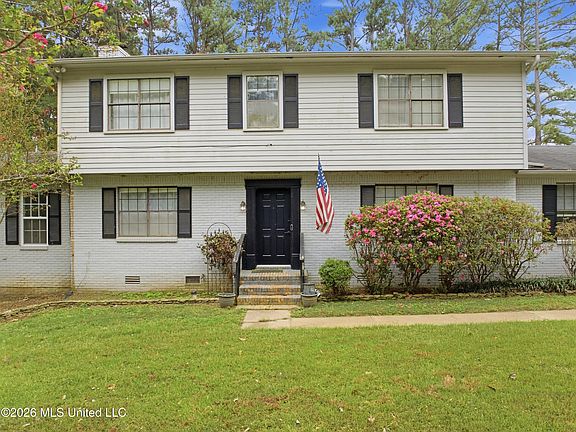 3rd image of 120 Oakwood Dr
