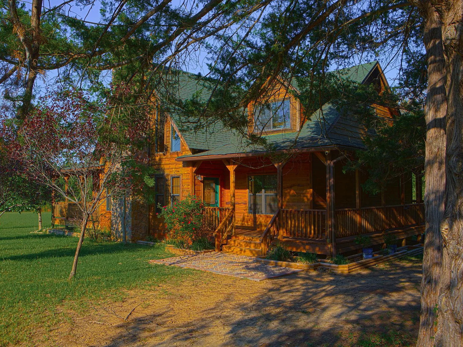3 bed, 2282 sqft, $2,950 — Photo 1