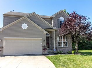 9684 Sunray Dr, Olmsted Falls, OH 44138