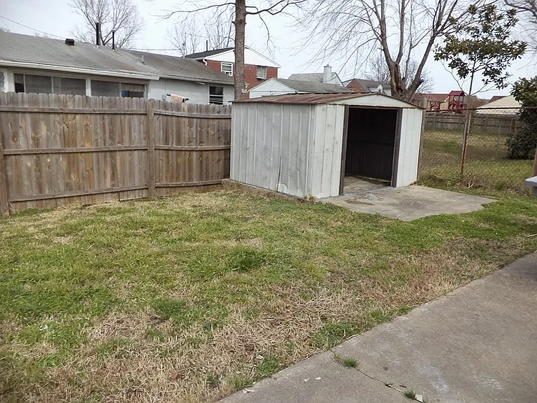 1905 Seward Dr — Photo 18