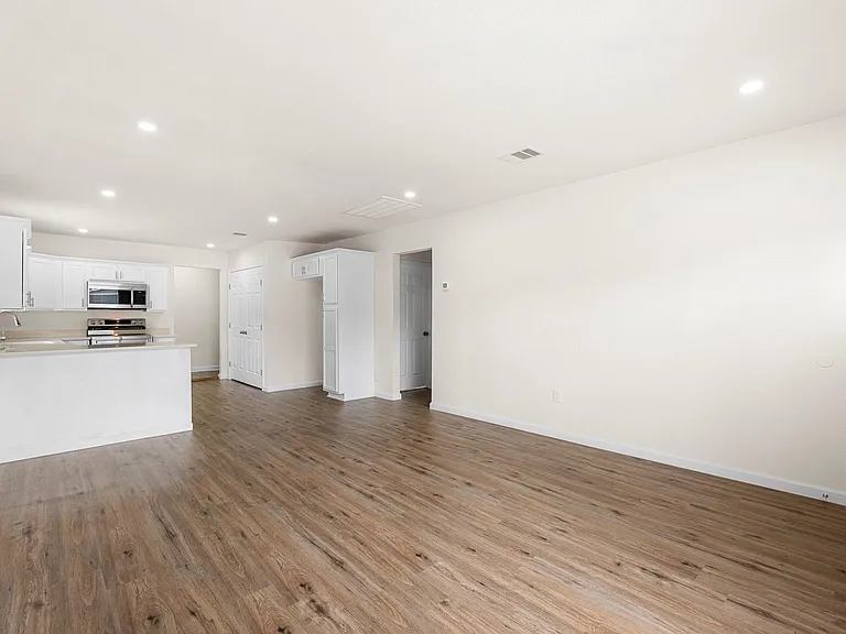 1309 Bragg St — Photo 11