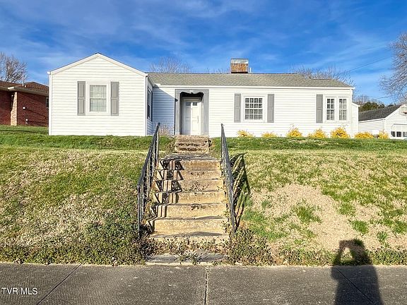 2nd image of 601 Parkway Blvd