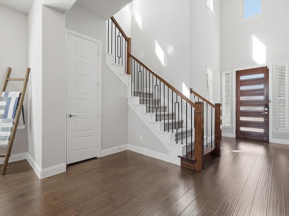 3rd image of 8240 Ottowa Rdg