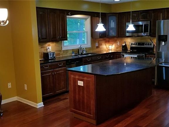 2nd image of 39243 Sycamore Ln