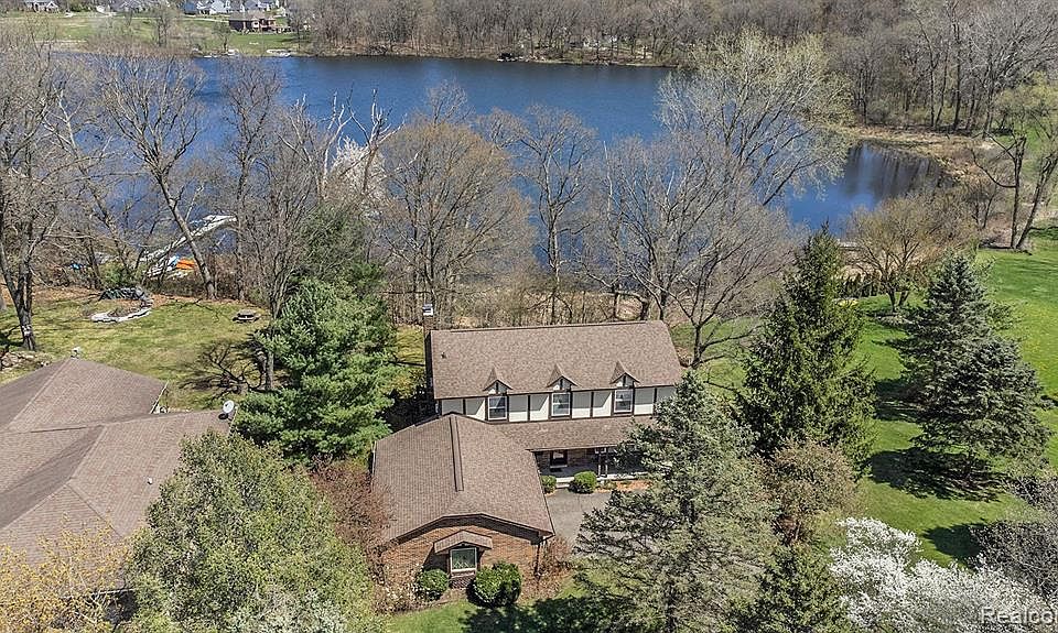 1373 Osborn Lake Dr, Brighton, MI 48114 MLS 20240037565 Zillow