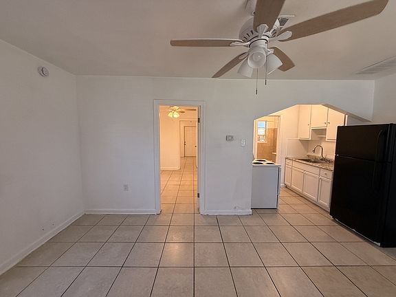 2nd image of 810 20th Ave S #810