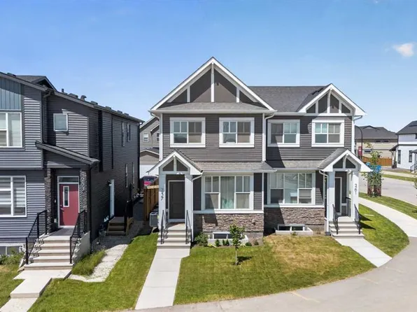 257 SE Edith Grn NW, Calgary, AB T3R 2G3