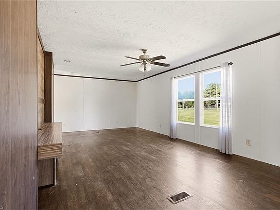 4th image of 1621 Crawford Rd