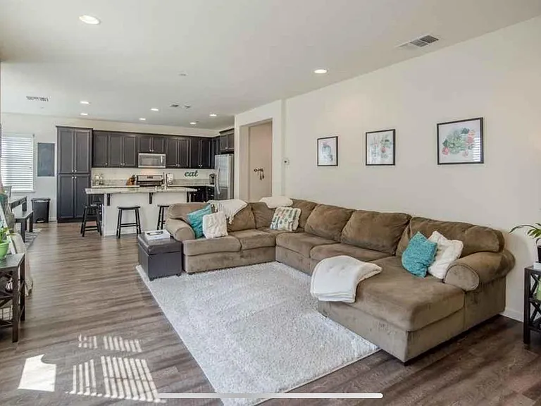 1160 Dartmouth Cir — Photo 4