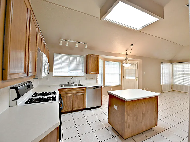 3924 Newland Dr — Photo 5