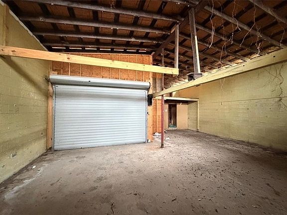3rd image of 627 S Lopez St