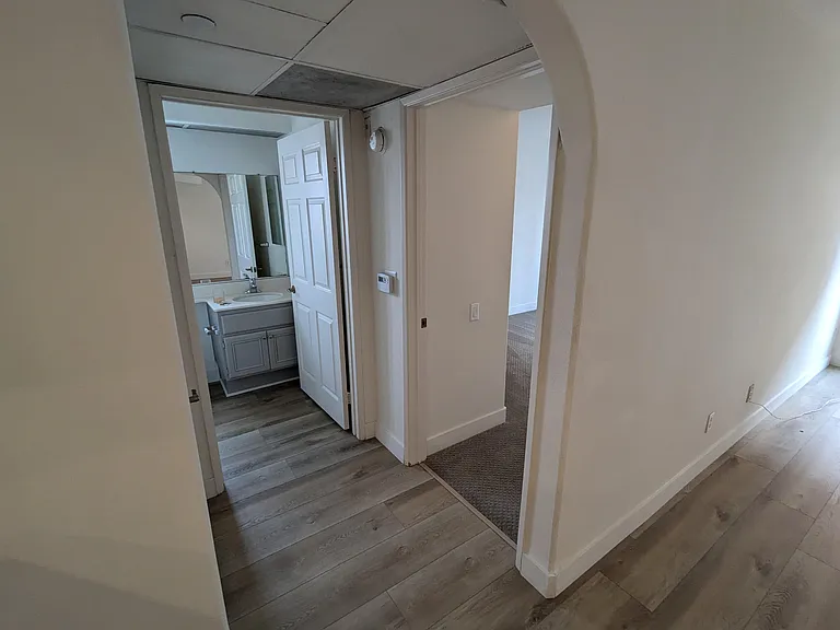 Cloverdale Luxury Apt — Photo 7